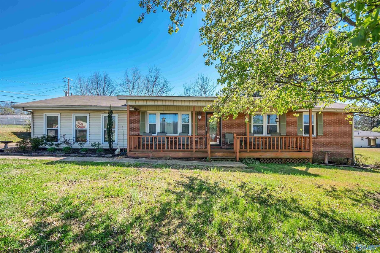 102 Springer Drive, Tuscumbia, AL 35674 Main Photo