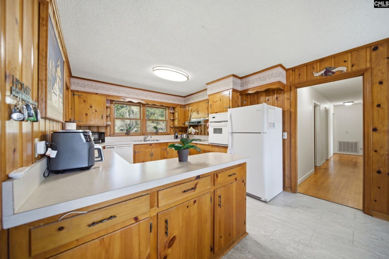 7126 Two Notch Road Photo 25