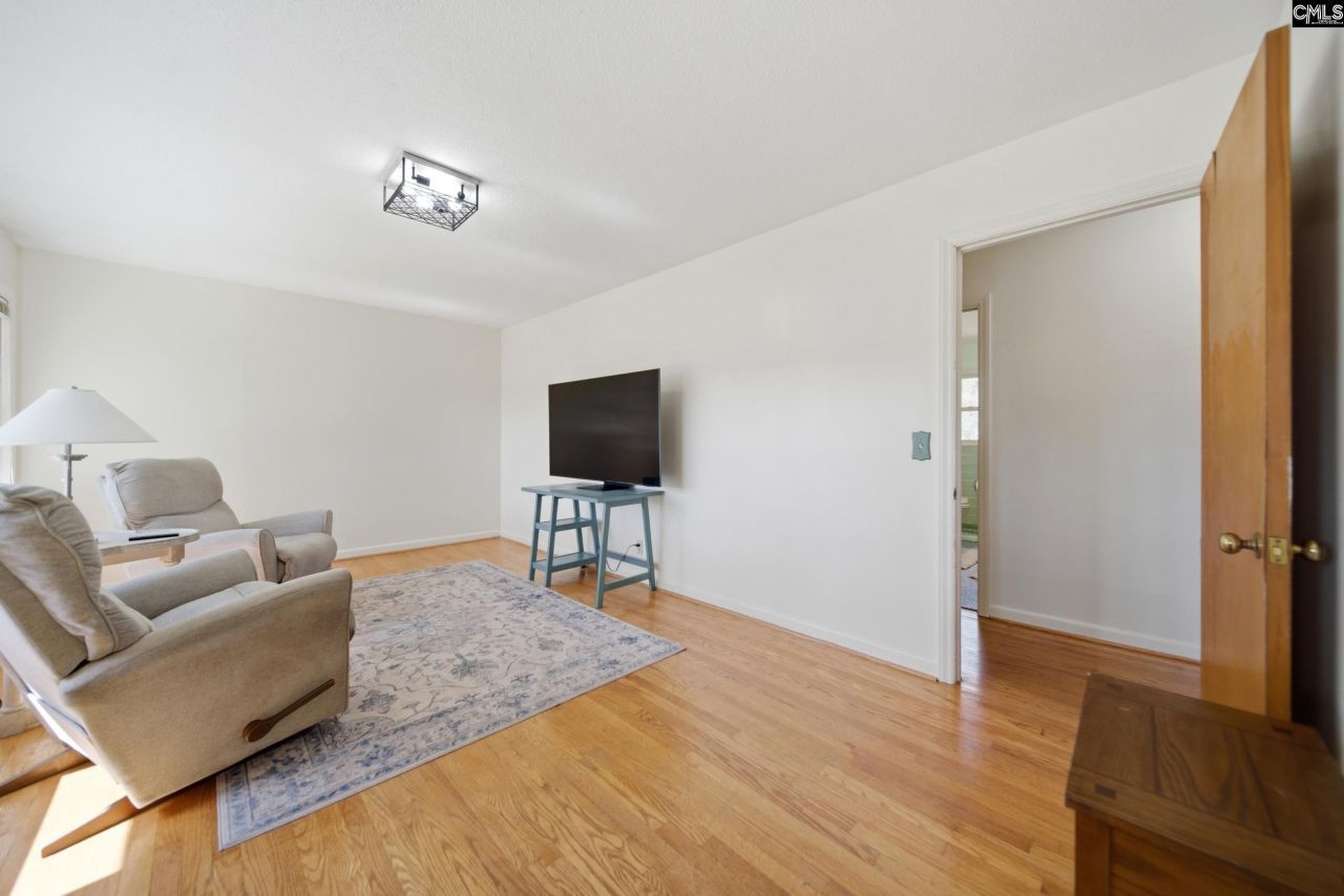 7126 Two Notch Road Photo 4