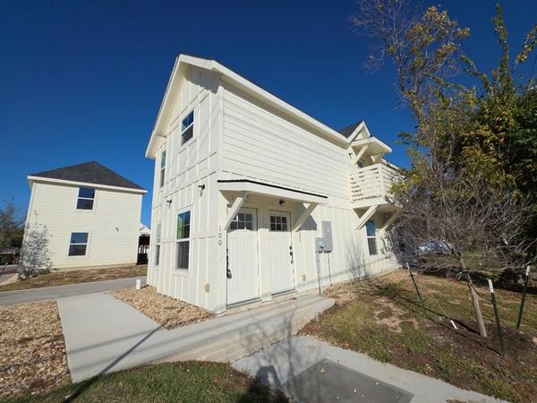 2002 W 2nd ST, Unit 100, Taylor, TX 76574
