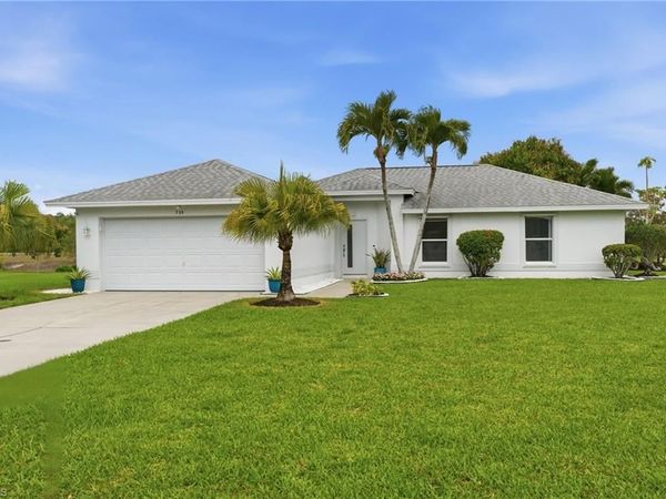 750 Cherry Blossom CT, NAPLES, FL 34120