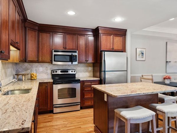 12 Russell Rd, Unit 404, Wellesley, MA 02482