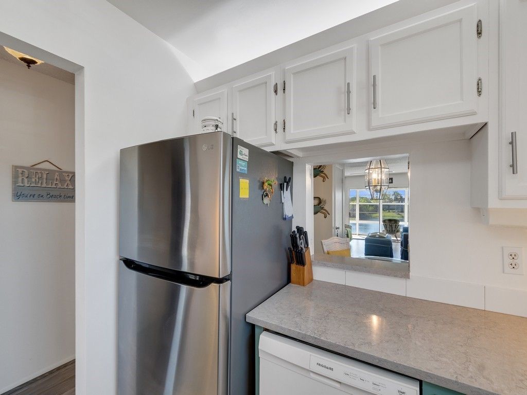 68 Royal Oak Court, Unit 201, Vero Beach, FL 32962 Photo