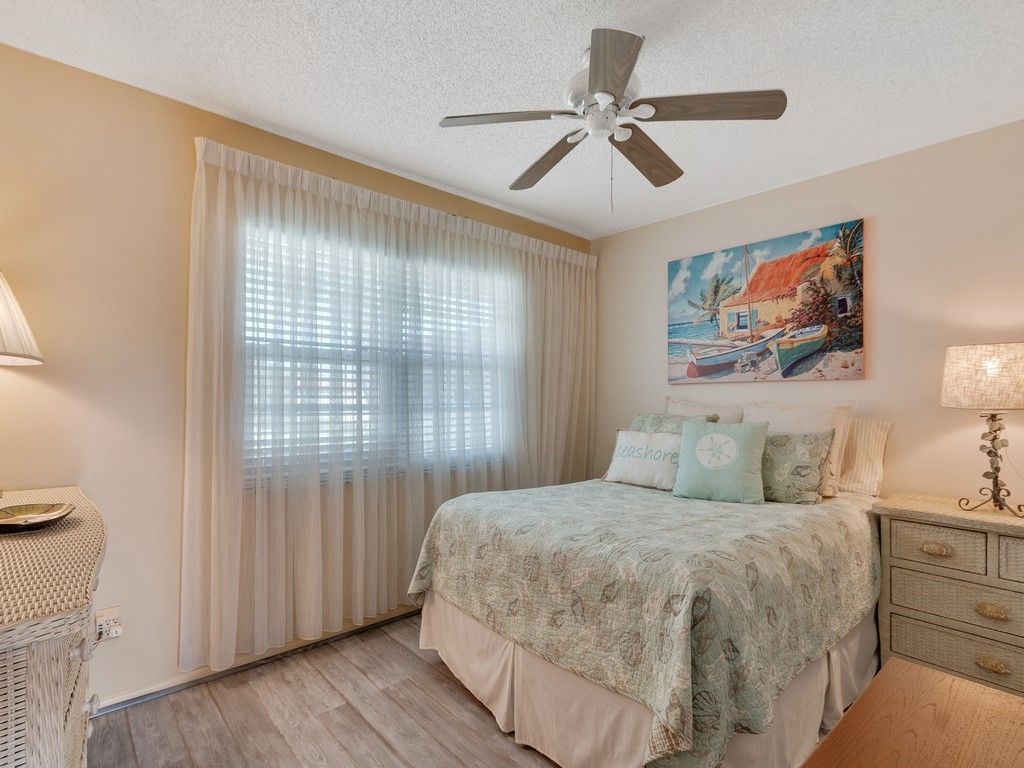 68 Royal Oak Court, Unit 201, Vero Beach, FL 32962 Photo