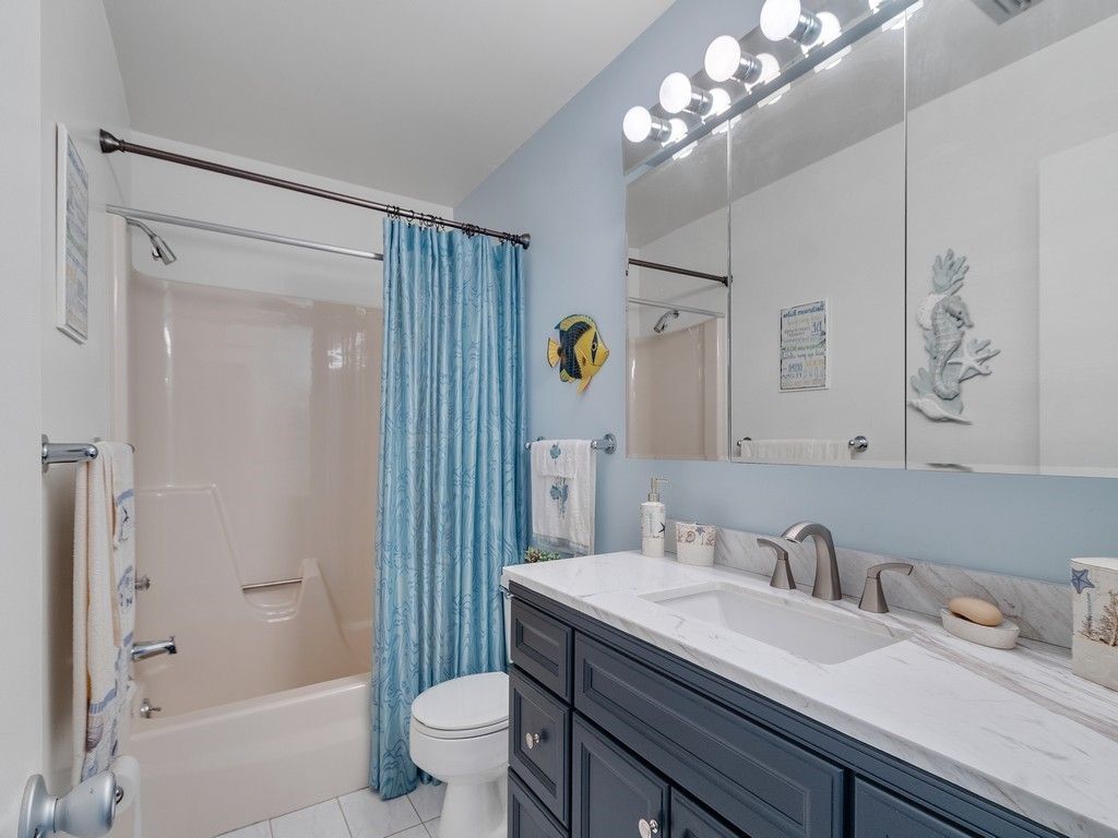 68 Royal Oak Court, Unit 201, Vero Beach, FL 32962 Photo