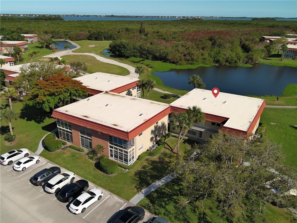 68 Royal Oak Court, Unit 201, Vero Beach, FL 32962 Photo
