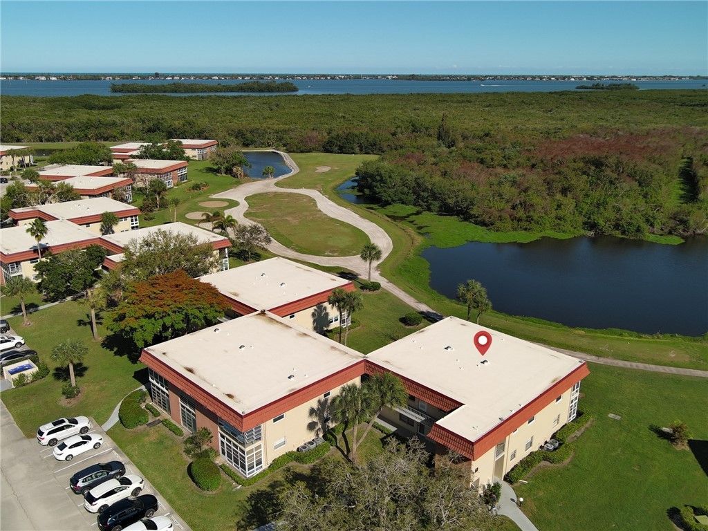 68 Royal Oak Court, Unit 201, Vero Beach, FL 32962 Photo