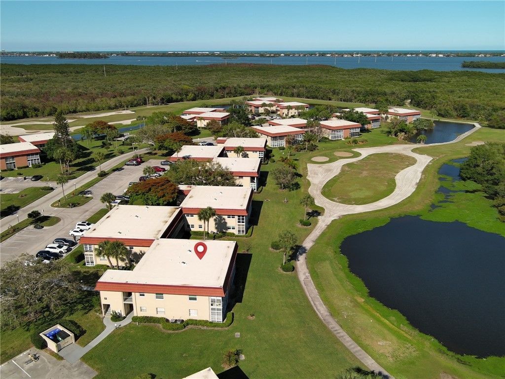 68 Royal Oak Court, Unit 201, Vero Beach, FL 32962 Photo