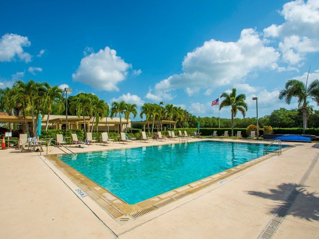 68 Royal Oak Court, Unit 201, Vero Beach, FL 32962 Photo