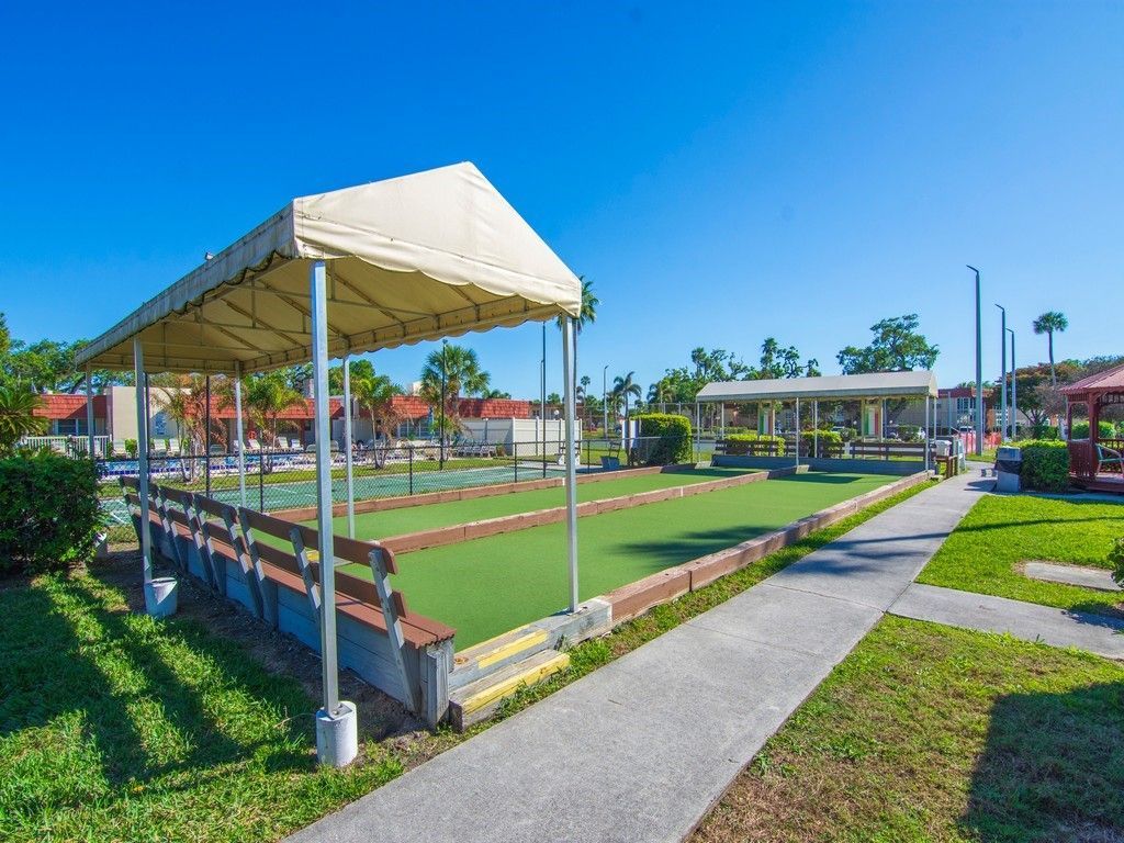 68 Royal Oak Court, Unit 201, Vero Beach, FL 32962 Photo