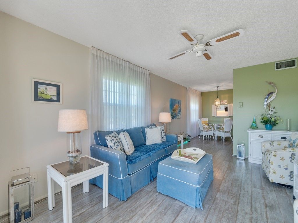 68 Royal Oak Court, Unit 201, Vero Beach, FL 32962 Photo