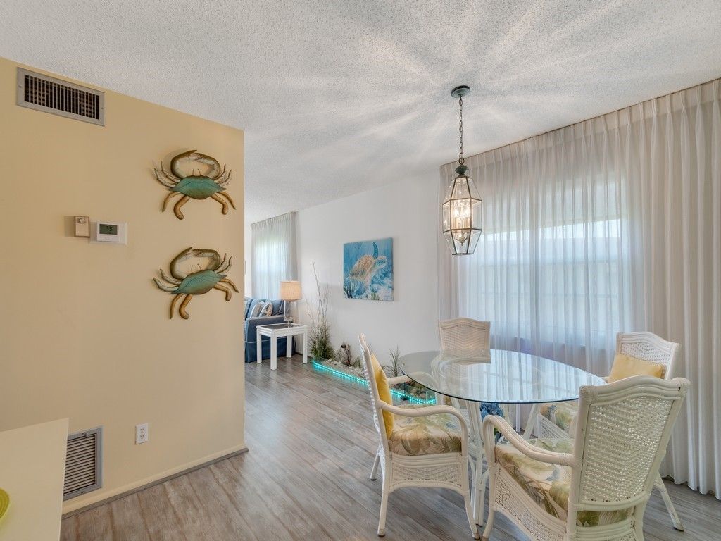 68 Royal Oak Court, Unit 201, Vero Beach, FL 32962 Photo