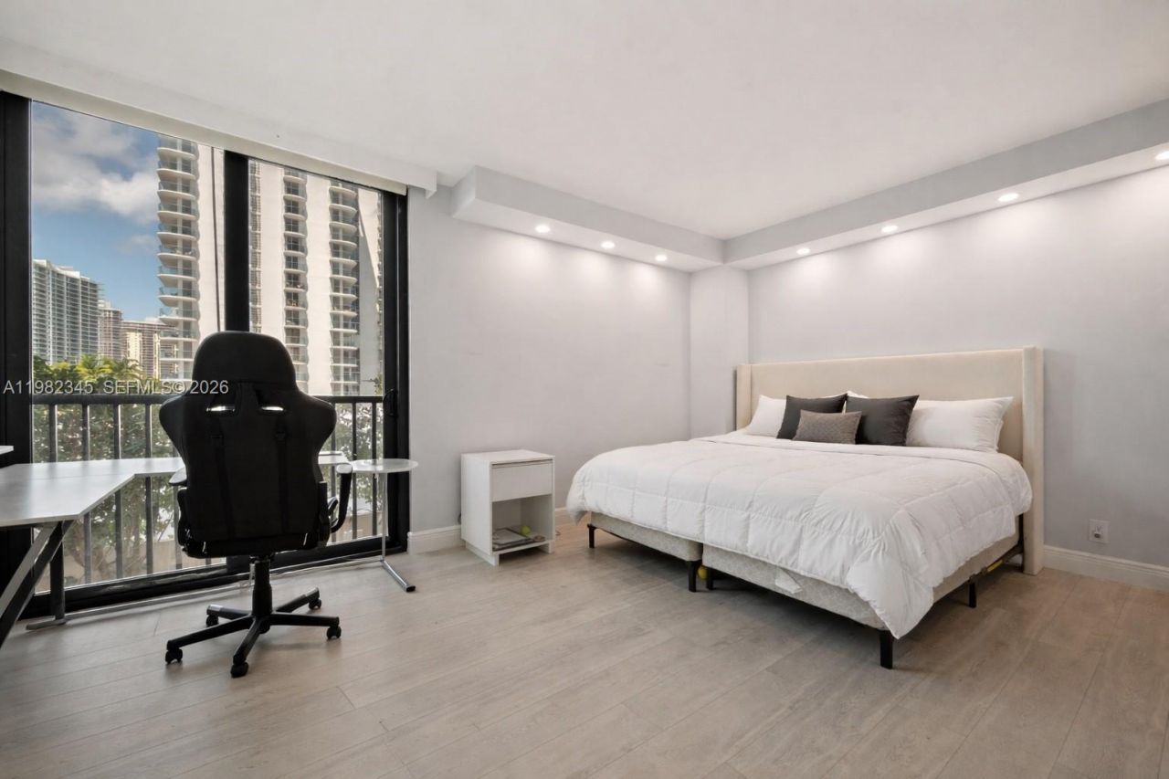 19667 Turnberry Way , Unit 4H, Aventura, FL 33180 Photo