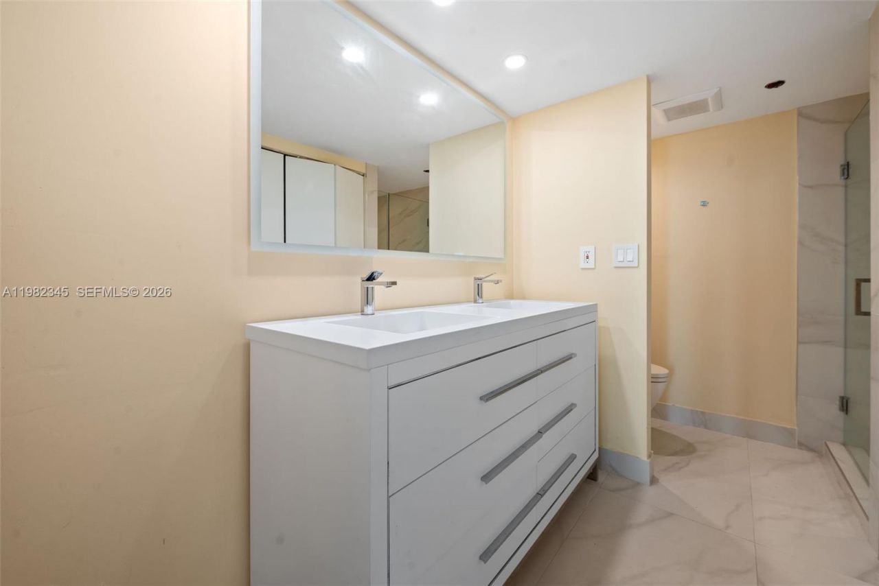 19667 Turnberry Way , Unit 4H, Aventura, FL 33180 Photo