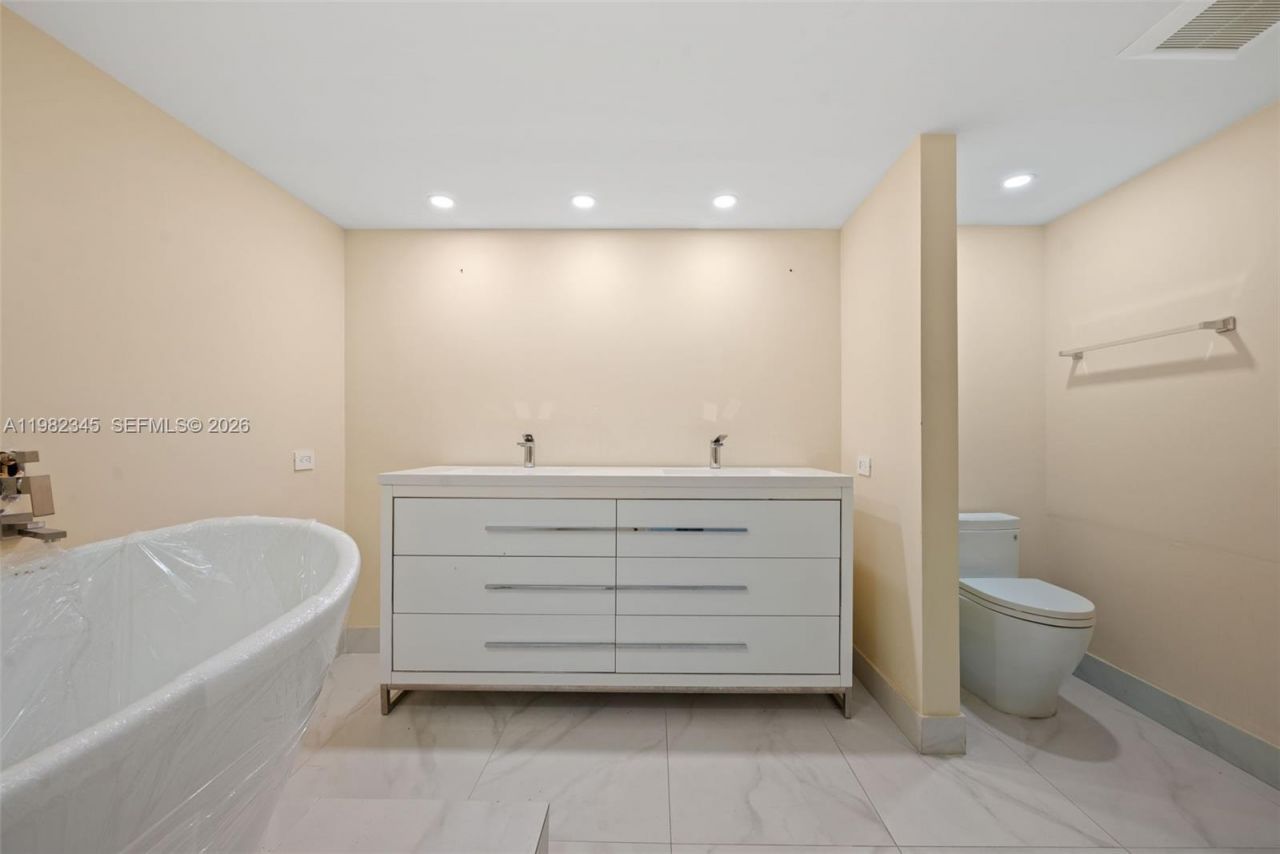 19667 Turnberry Way , Unit 4H, Aventura, FL 33180 Photo