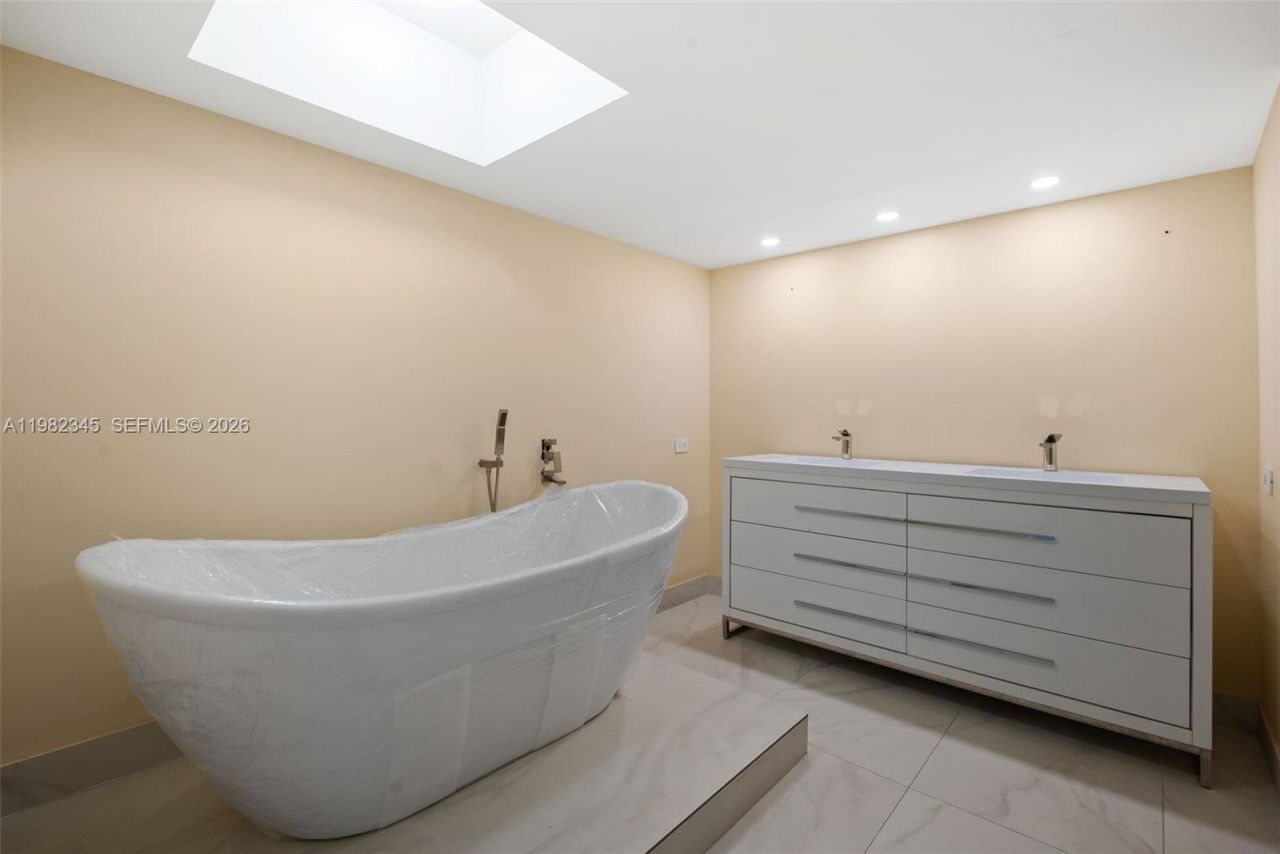 19667 Turnberry Way , Unit 4H, Aventura, FL 33180 Photo