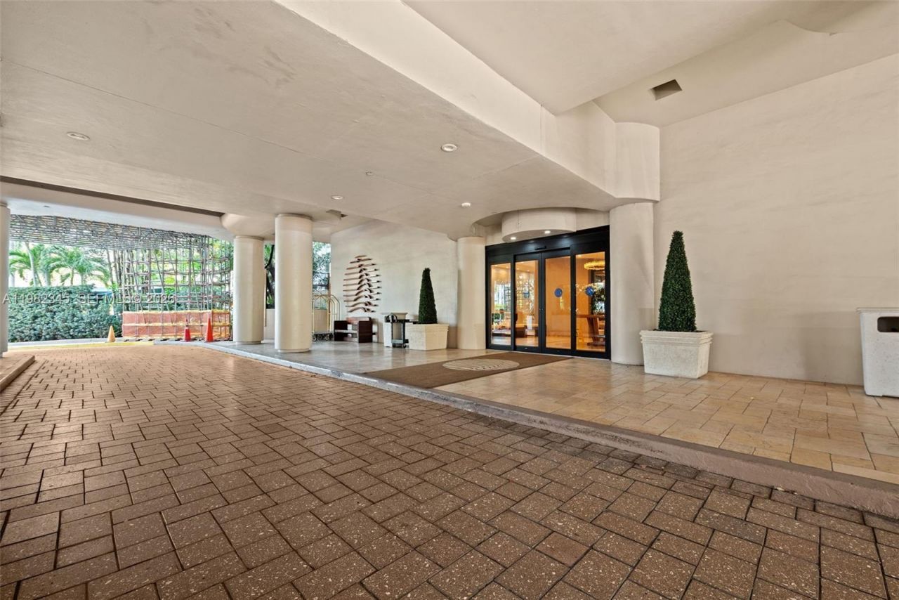 19667 Turnberry Way , Unit 4H, Aventura, FL 33180 Photo