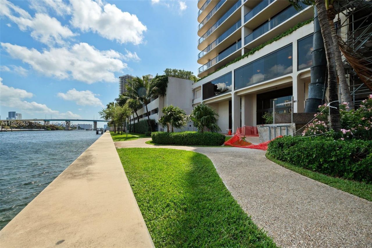 19667 Turnberry Way , Unit 4H, Aventura, FL 33180 Photo