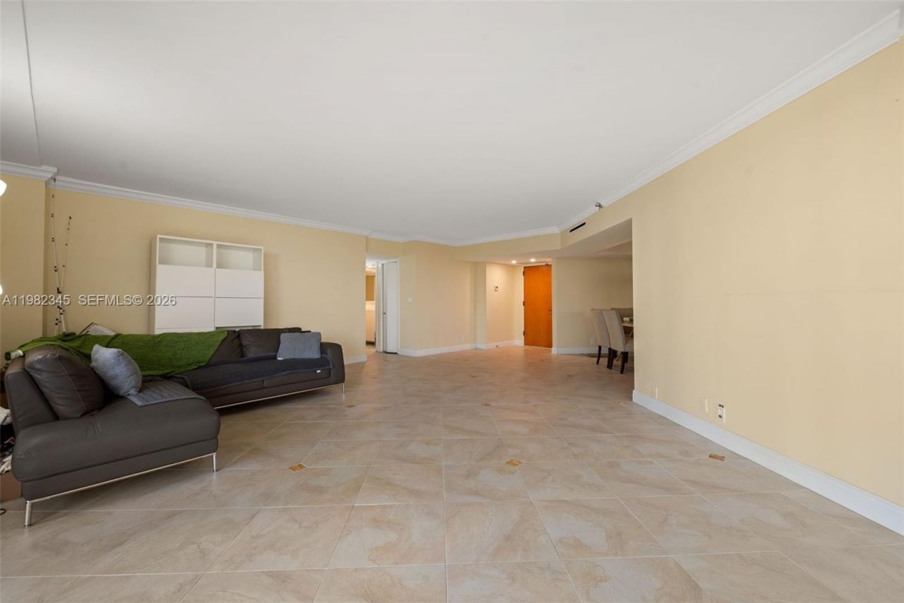 19667 Turnberry Way , Unit 4H, Aventura, FL 33180 Photo