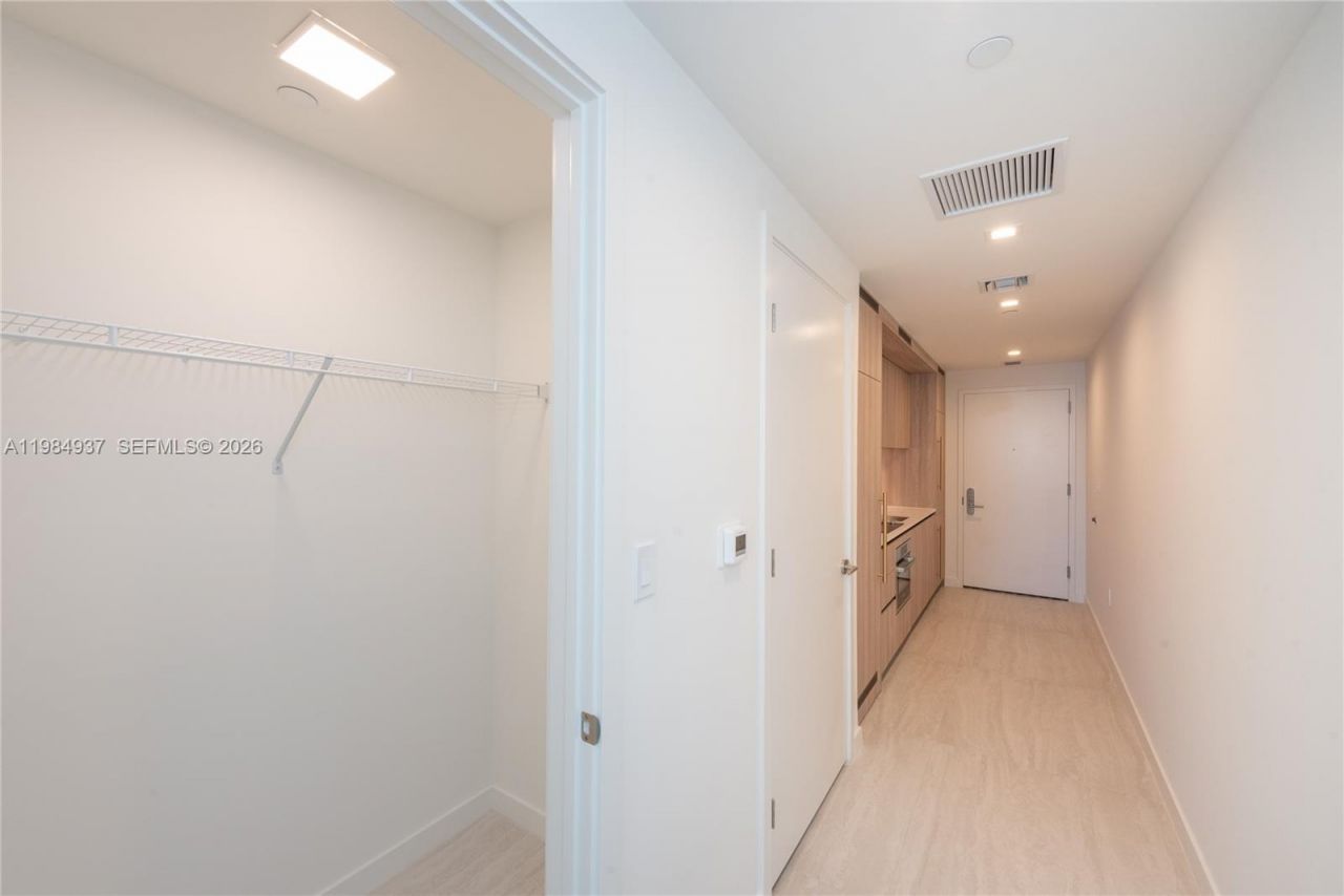 77 SE 5th Street, Unit 4004, Miami, FL 33131 Photo