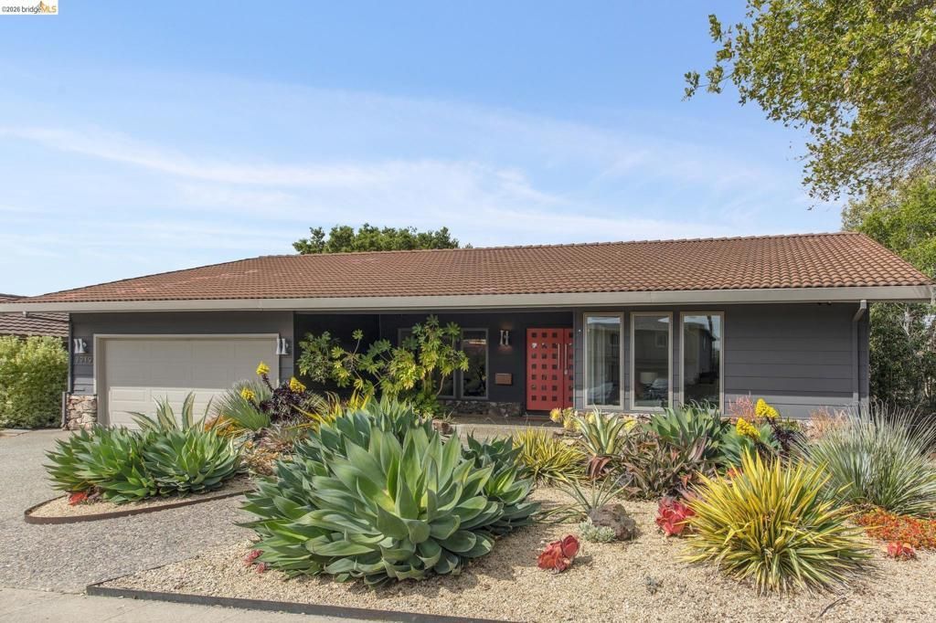 7919 Phaeton Dr, Oakland, CA 94605 Main Photo