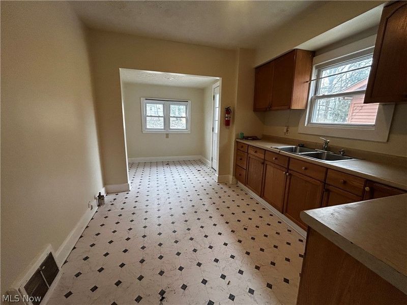 431 Noah Avenue, Akron, OH 44320 Photo 4