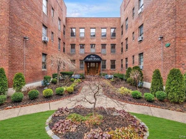 1 Maple Drive , Unit 3H, Great Neck, NY 11021