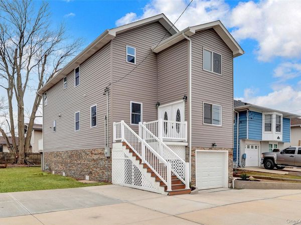 1010 California Place S, Island Park, NY 11558