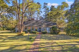 1209 Pinewood Circle photo 4