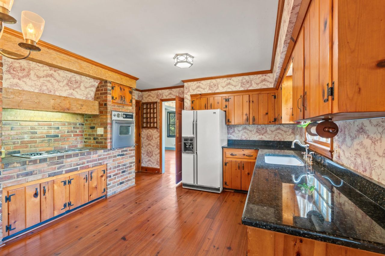 1209 Pinewood Circle Photo 8