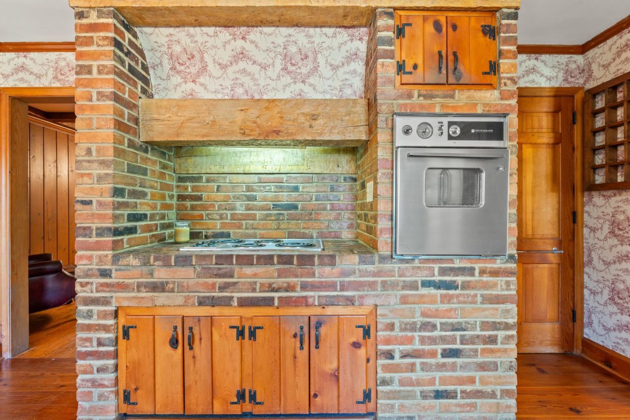 1209 Pinewood Circle Photo 9