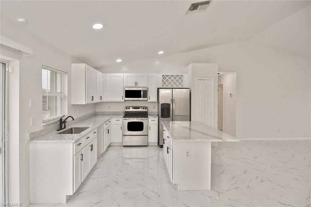 530 Peerless Cir, Lehigh Acres, FL 33974 Photo