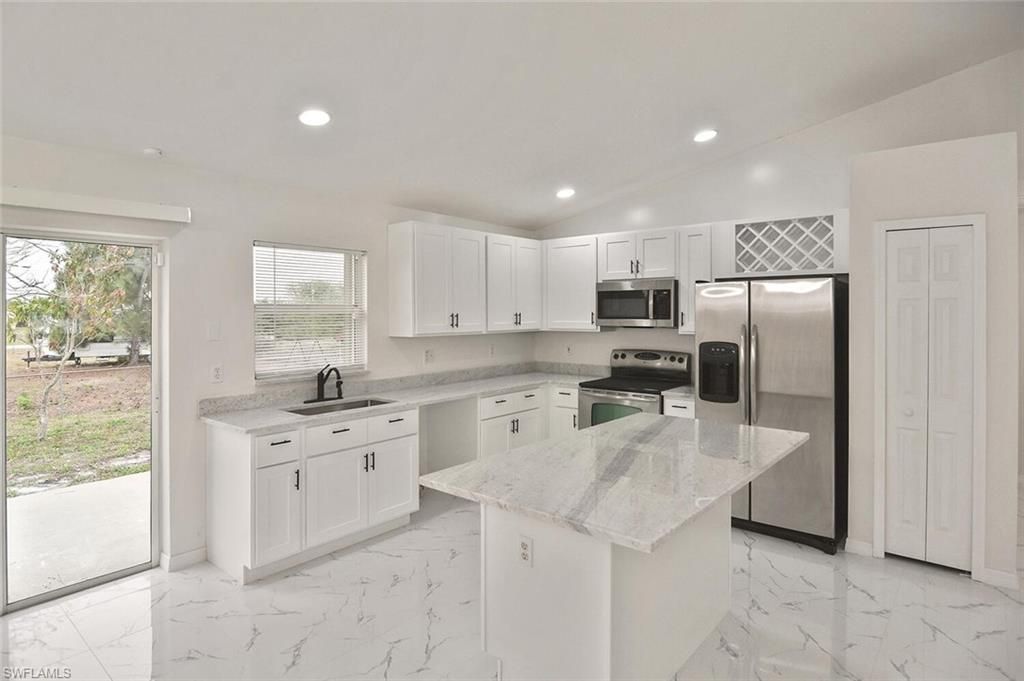 530 Peerless Cir, Lehigh Acres, FL 33974 Photo