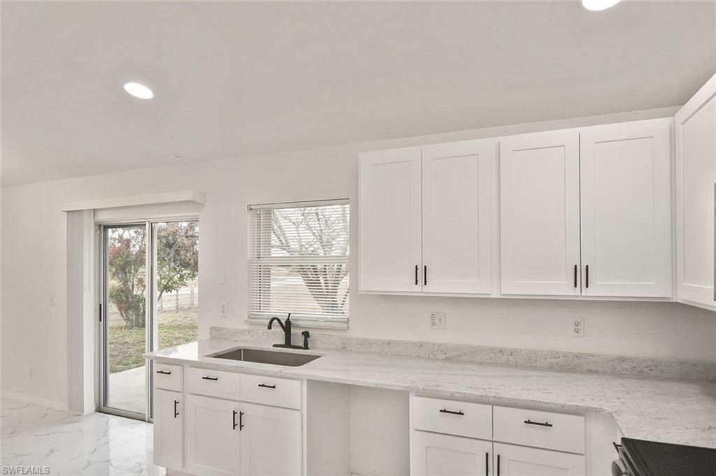 530 Peerless Cir, Lehigh Acres, FL 33974 Photo