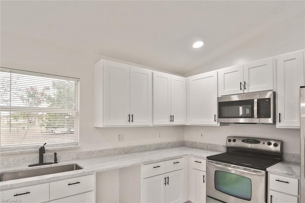 530 Peerless Cir, Lehigh Acres, FL 33974 Photo