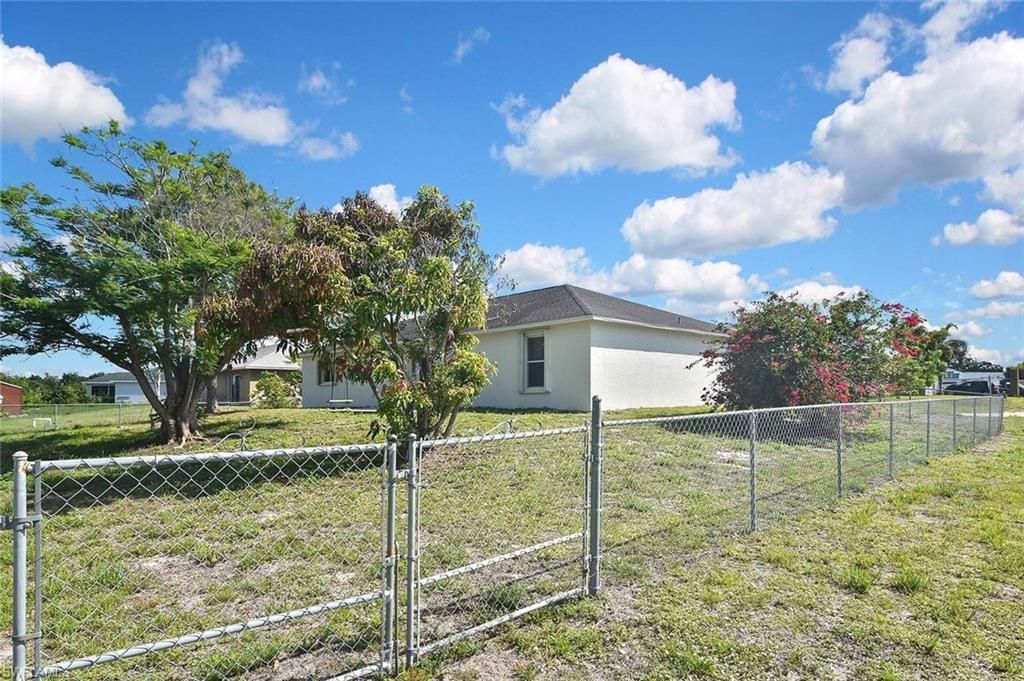 530 Peerless Cir, Lehigh Acres, FL 33974 Photo
