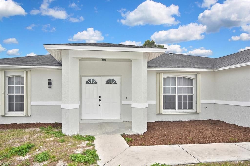530 Peerless Cir, Lehigh Acres, FL 33974 Photo