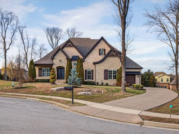 606 Peruvian Ct, Nolensville, TN 37135