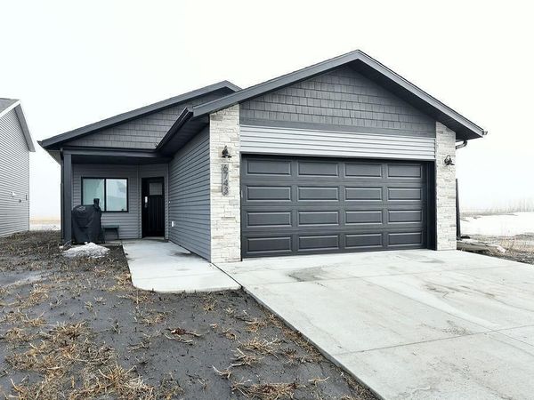 6743 66th Avenue S, Horace, ND 58047