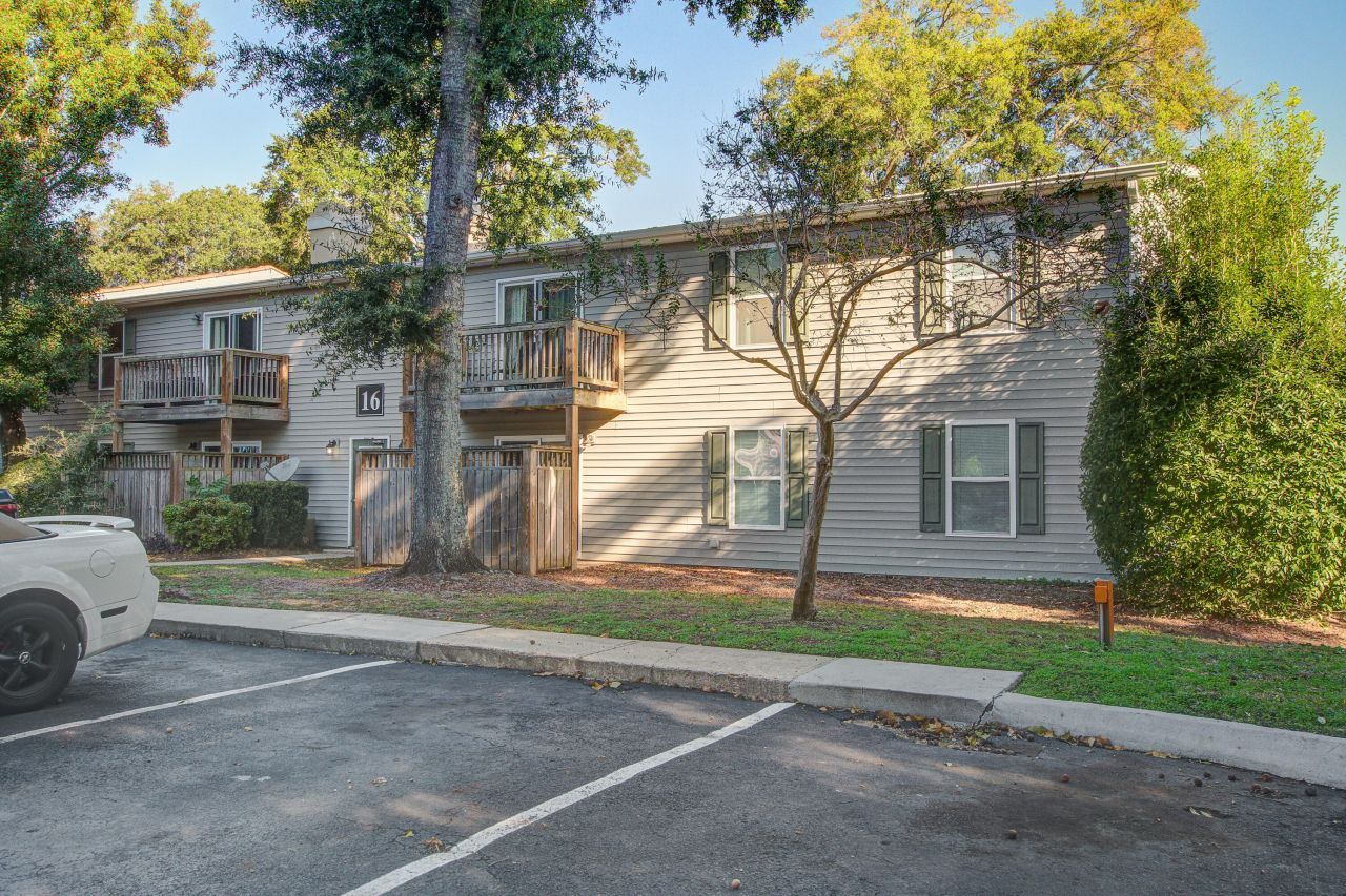 1402 Camp Road Photo 5