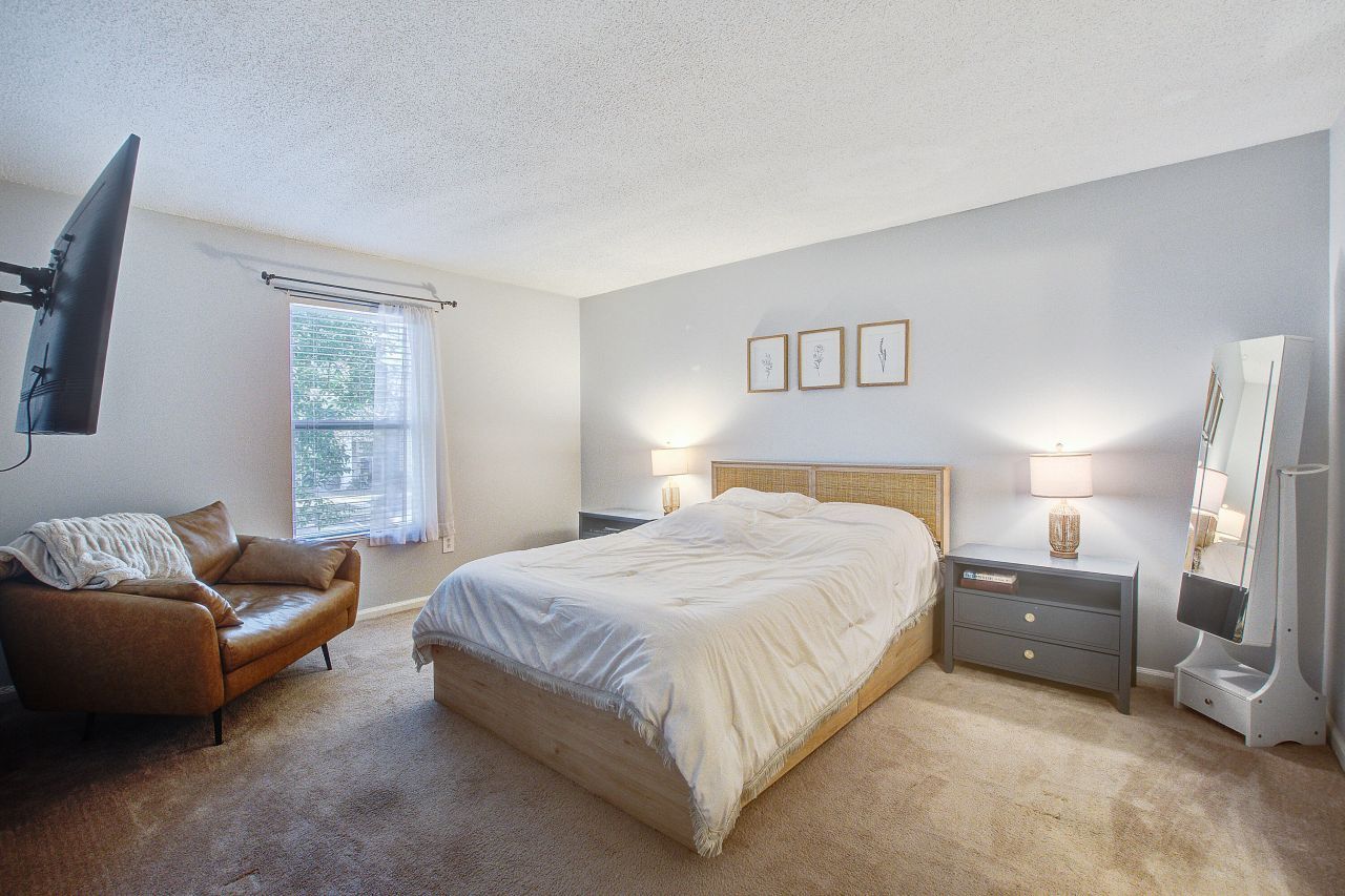 1402 Camp Road Photo 8