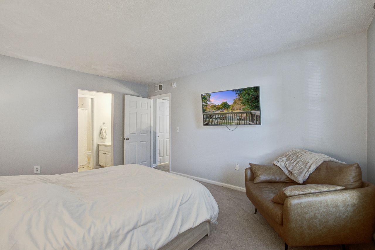 1402 Camp Road Photo 9