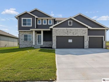 11209 N 173 Street, Bennington, NE 68007