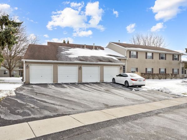 527 E Shag Bark Lane , Unit A, Streamwood, IL 60107