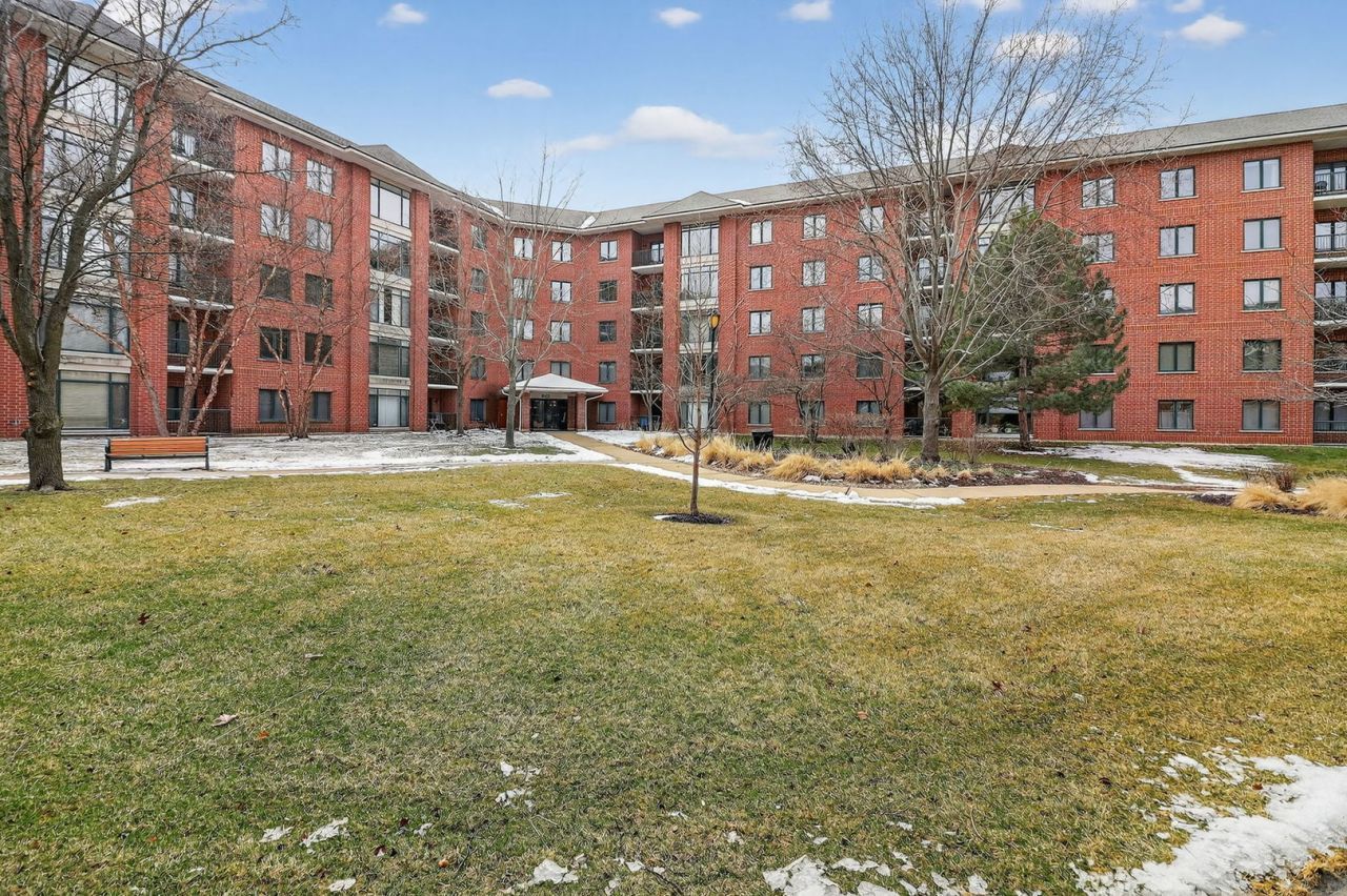 865 E 22nd Street, Unit B412, Lombard, IL 60148 Main Photo