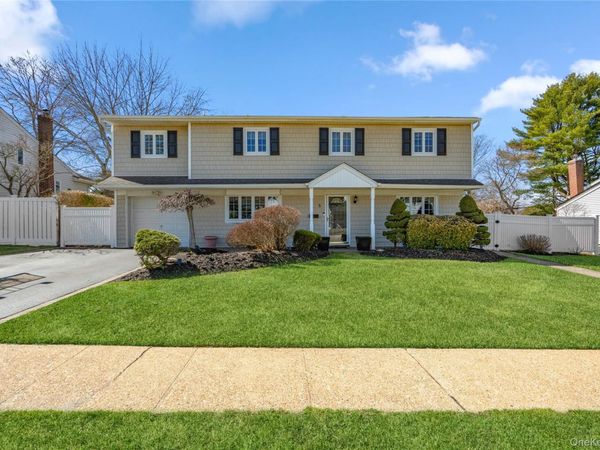 5 Martin Lane , Old Bethpage, NY 11804