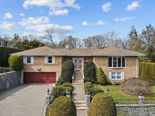 7 Greystone Circle, Bronxville, NY 10708