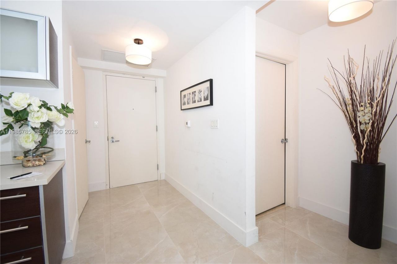 1900 N Bayshore Dr , Unit 2804, Miami, FL 33132 Photo