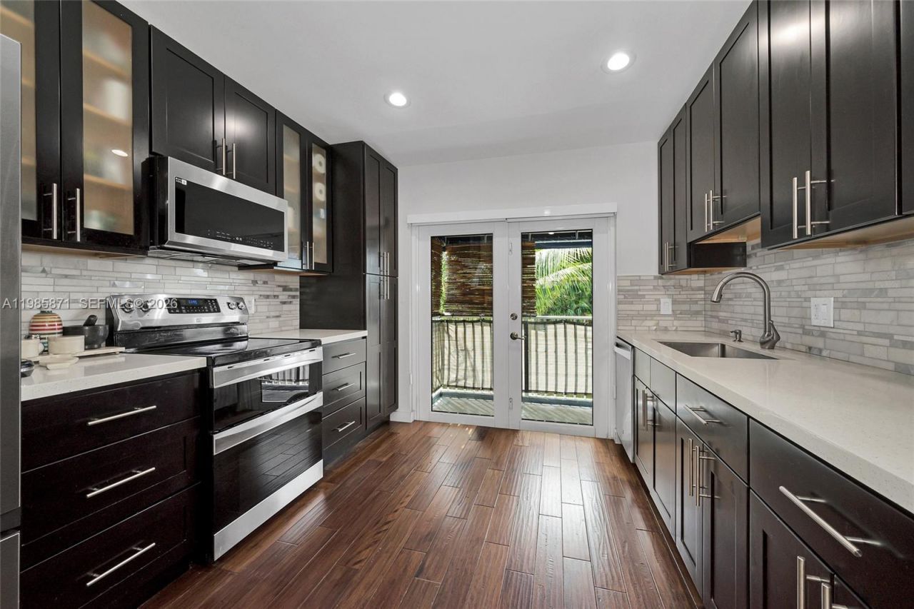 7110 NW 173rd Dr, Unit 108, Hialeah, FL 33015 Photo