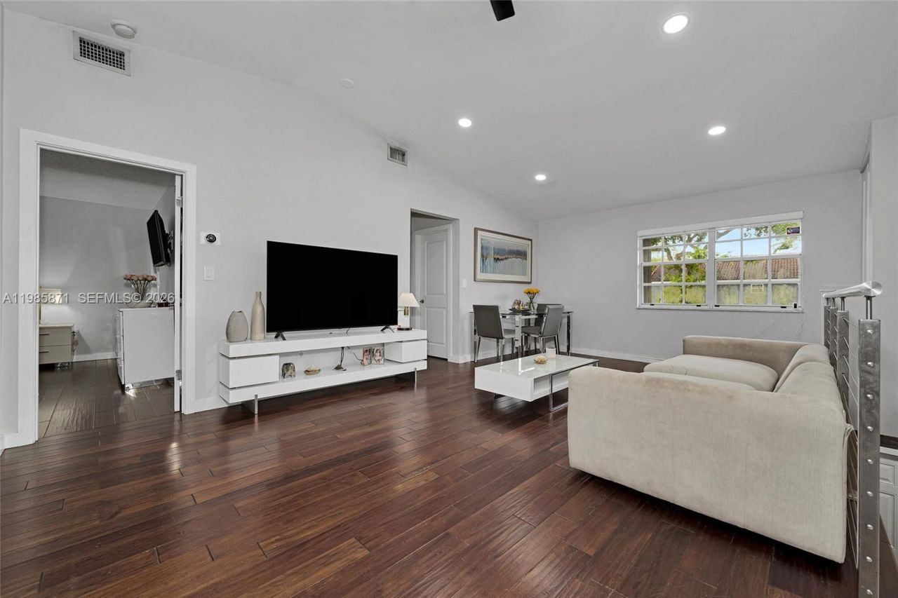 7110 NW 173rd Dr, Unit 108, Hialeah, FL 33015 Photo